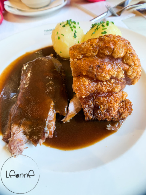 [慕尼黑美食]德國豬腳餐廳 Haxnbauer im Scholastikahaus 牛肉與豬腳都美味 服務佳(已暫停營業)