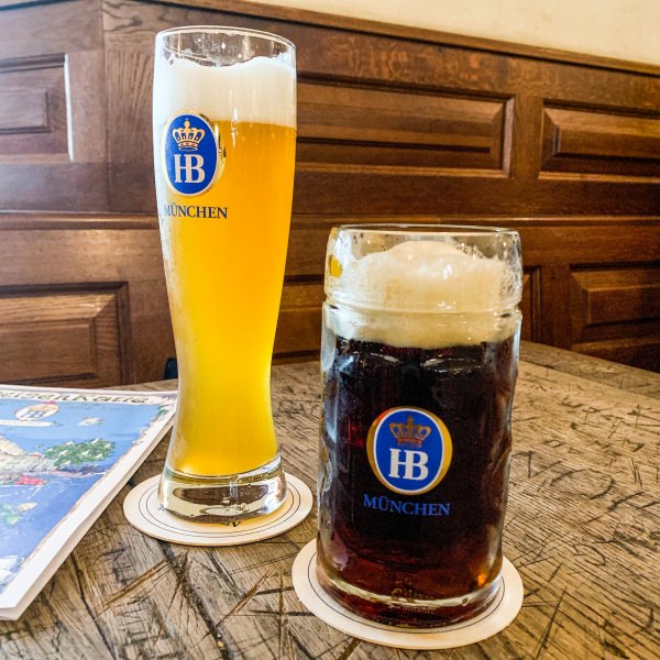 [慕尼黑美食]德國豬腳餐廳HB皇家啤酒屋Hofbräuhaus 空間明亮寬敞 適合多人聚餐喝酒聊天