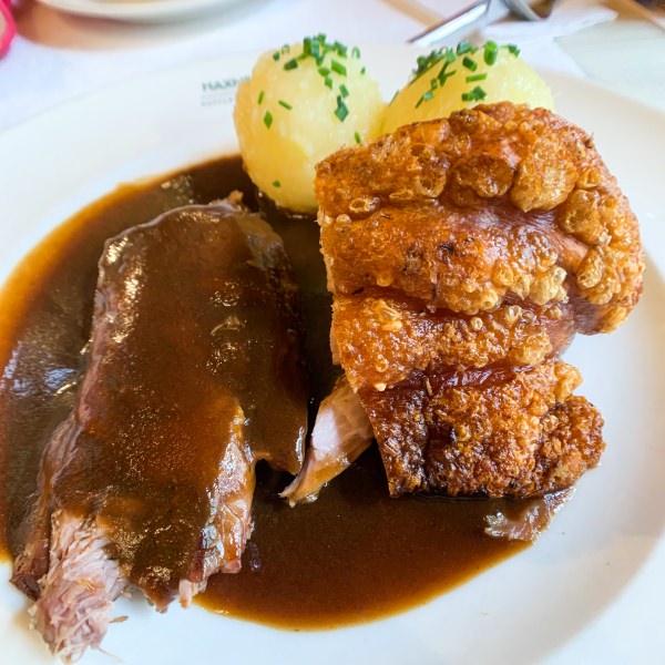 [慕尼黑美食]德國豬腳餐廳 Haxnbauer im Scholastikahaus 牛肉與豬腳都美味 服務佳