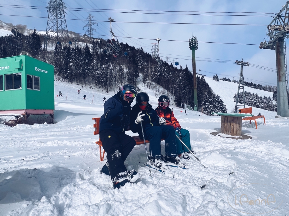 SKIDIY滑雪教練阿強在苗場與孩子的合照
