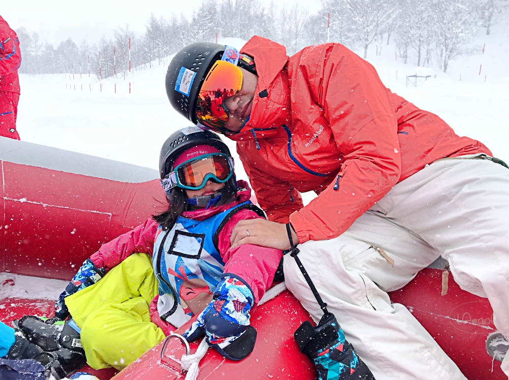 和小孩一起學滑雪，各自上課過程中還時不時可以巧遇