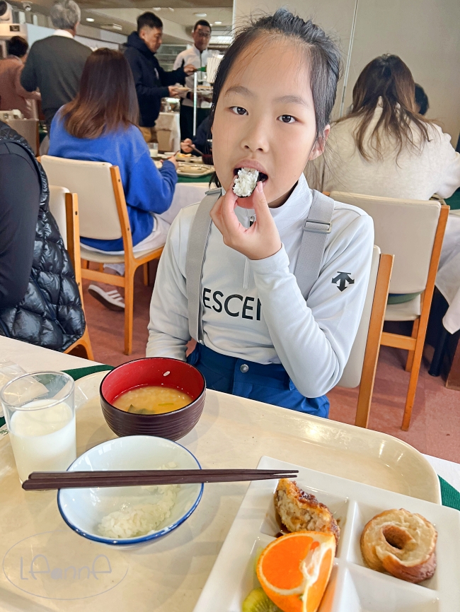 藏王住宿推薦｜勒韋爾酒店 Le Vert Zao 含接駁車 早晚餐 與中文服務 適合進階滑雪者與想看樹冰的人