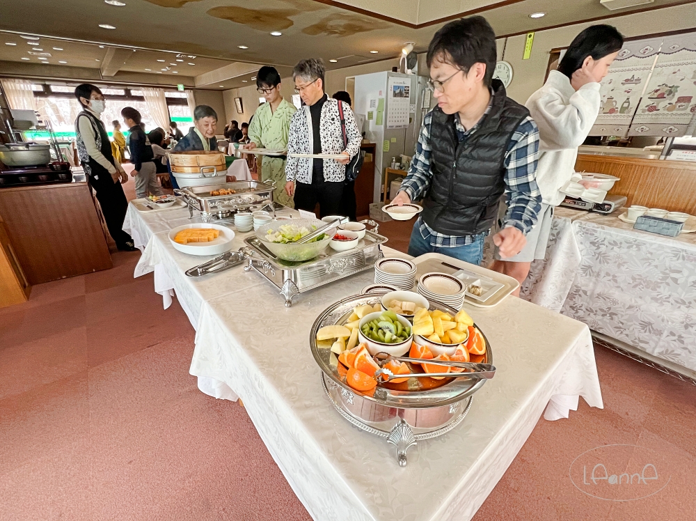 藏王住宿推薦｜勒韋爾酒店 Le Vert Zao 含接駁車 早晚餐 與中文服務 適合進階滑雪者與想看樹冰的人