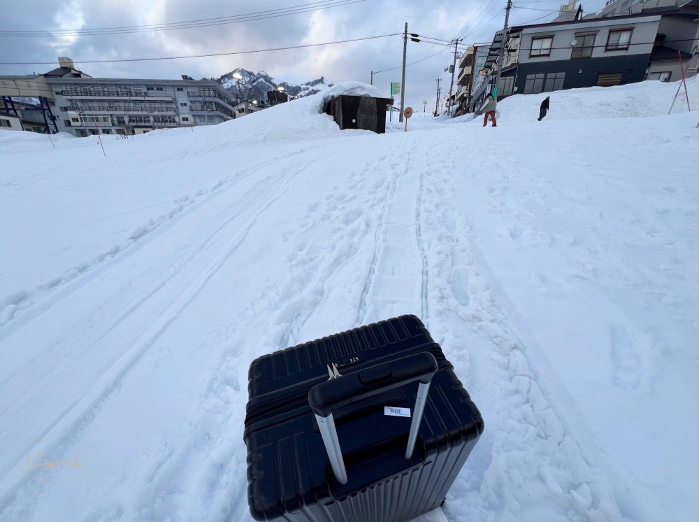 從地下道出來後走到岩原comedor ao.民宿的路